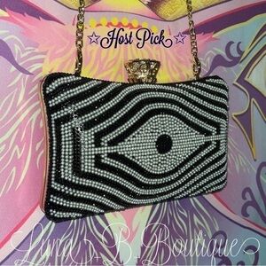 🎉HOST PICK!🎉⚡️🆕🖤Crystal & Pearl Clutch🖤⚡️